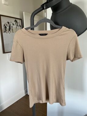 Banana Republic Factory Women's Beige Short Sleeve Ribbed Tee (Size Small)
